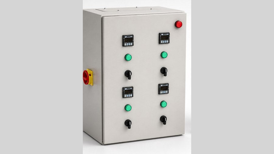 Cuadro de mando eléctrico con controladores digitales, pulsadores y seccionador.
